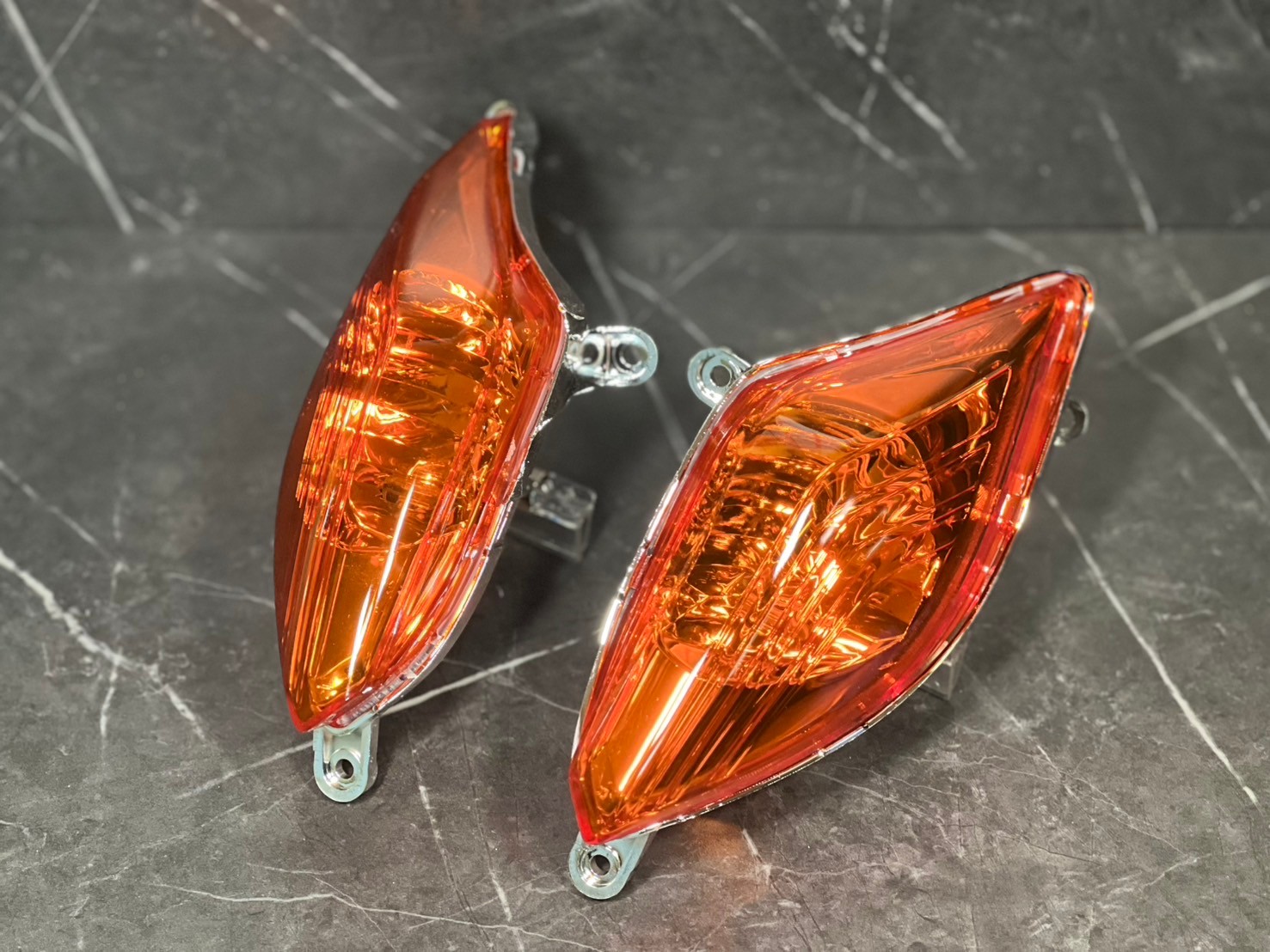 シグナスX 3型専用ウインカーレンズ｜選べる3色でスタイリッシュにカスタム