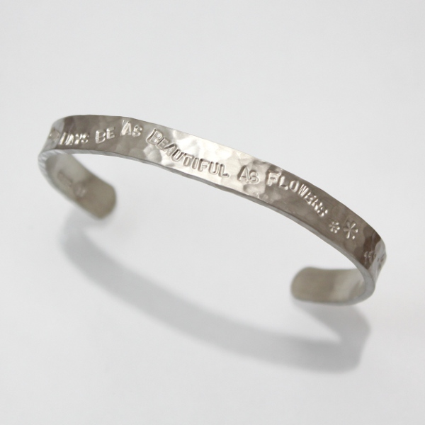 職人が一文字づつ打刻する ハンドメイドのメッセージバングル［6mm幅