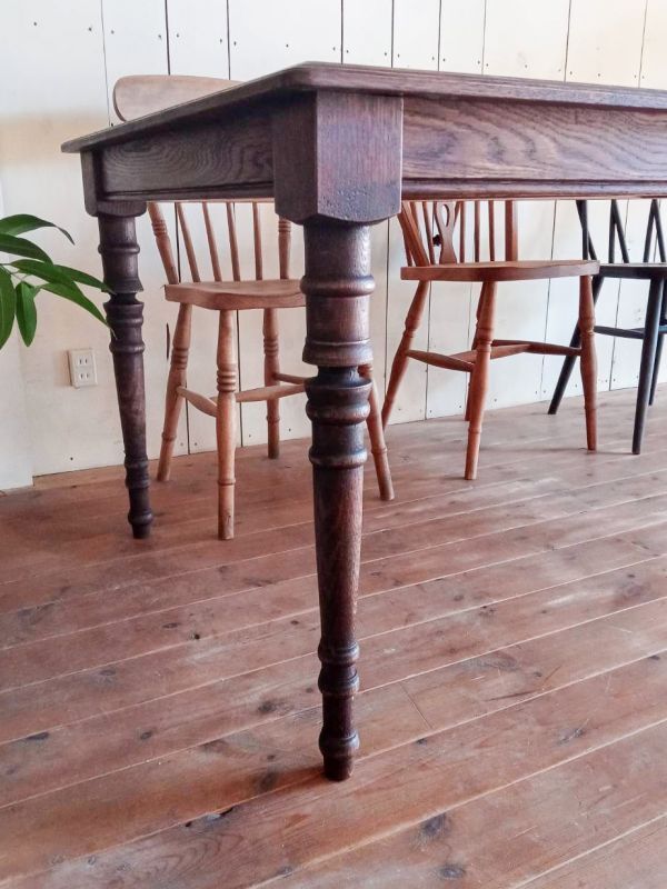 アパレルショップ向け平台3段ディスプレイテーブルアンティーク調W2000