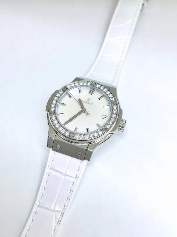 ウブロ(HUBLOT) クラシック・フュージョン パールホワイト