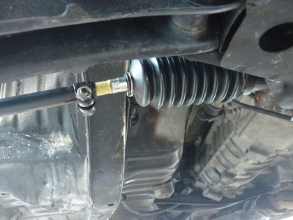 AE86トレノ・ラックエンド、ブーツ左右交換アライメント調整完了｜交通