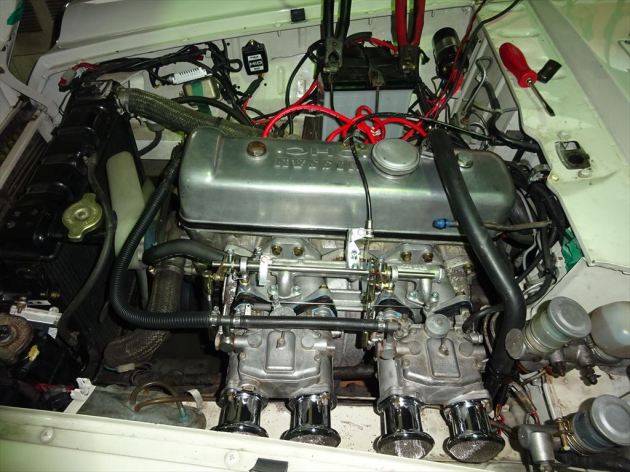 フェアレディ2000 SRL311 ソレックスキャブ 取付中！｜車の