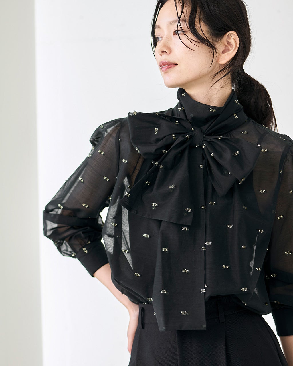 シアージャカード・ボウタイブラウス/DoCLASSE