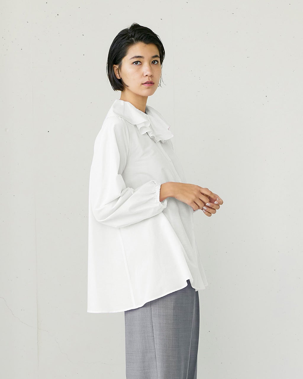コットンシルクボイル・フリル衿ブラウス/DoCLASSE