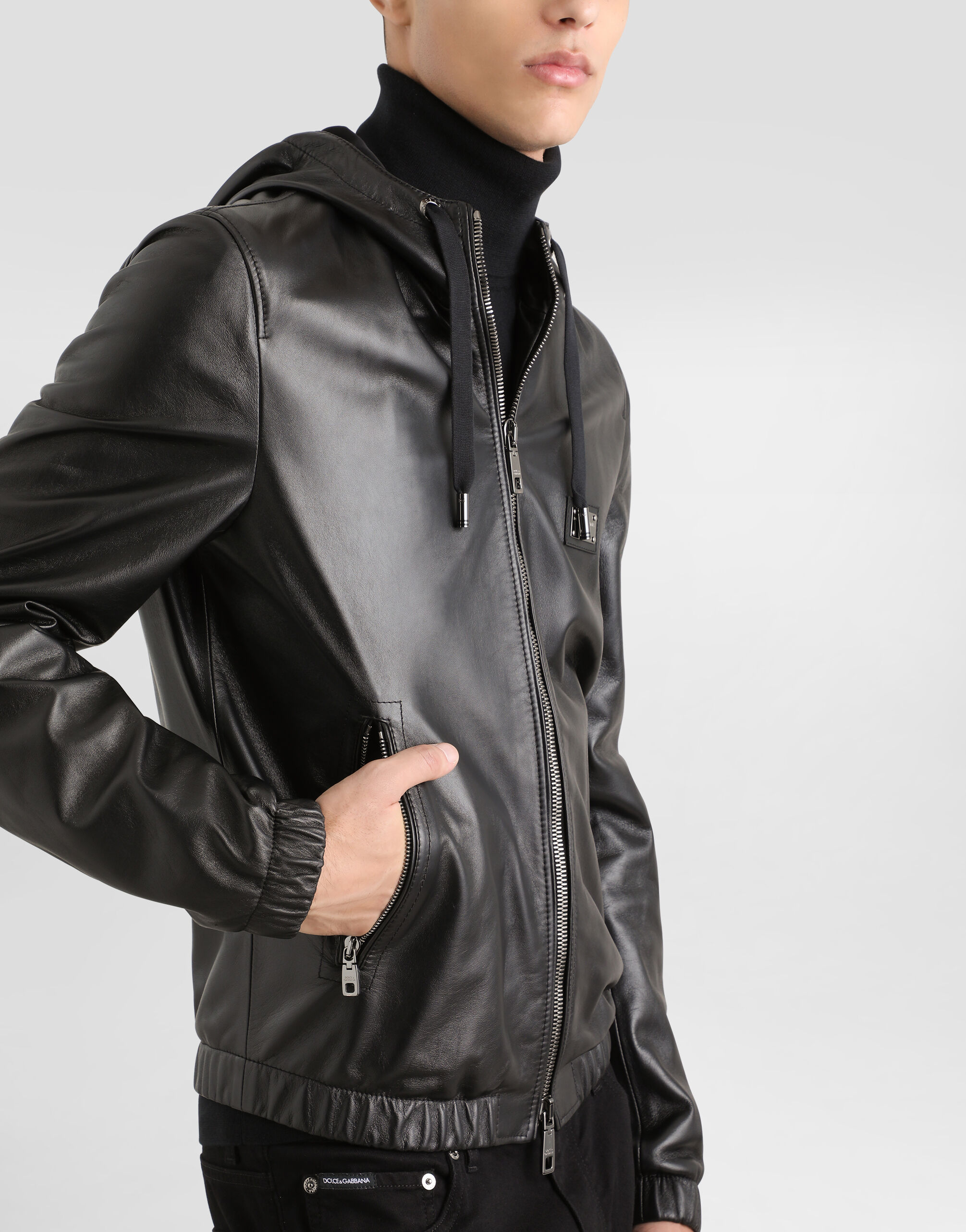 ブラックのメンズ レザージャケット フード＆ロゴプレート