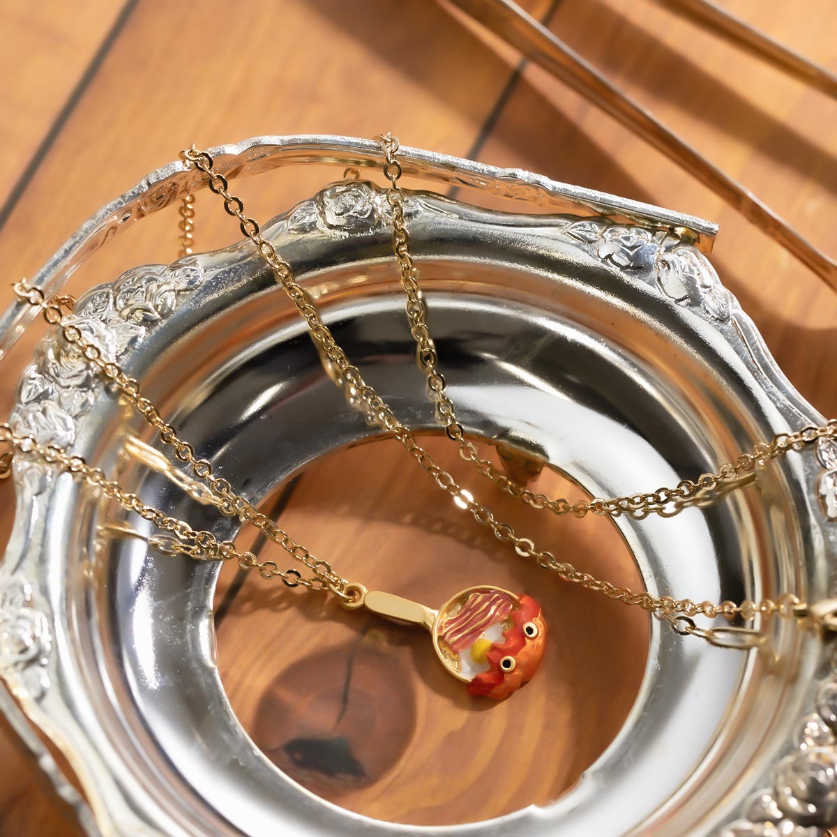 Donguri Closet】 ハウルの動く城 ネックレス ベーコンエッグ