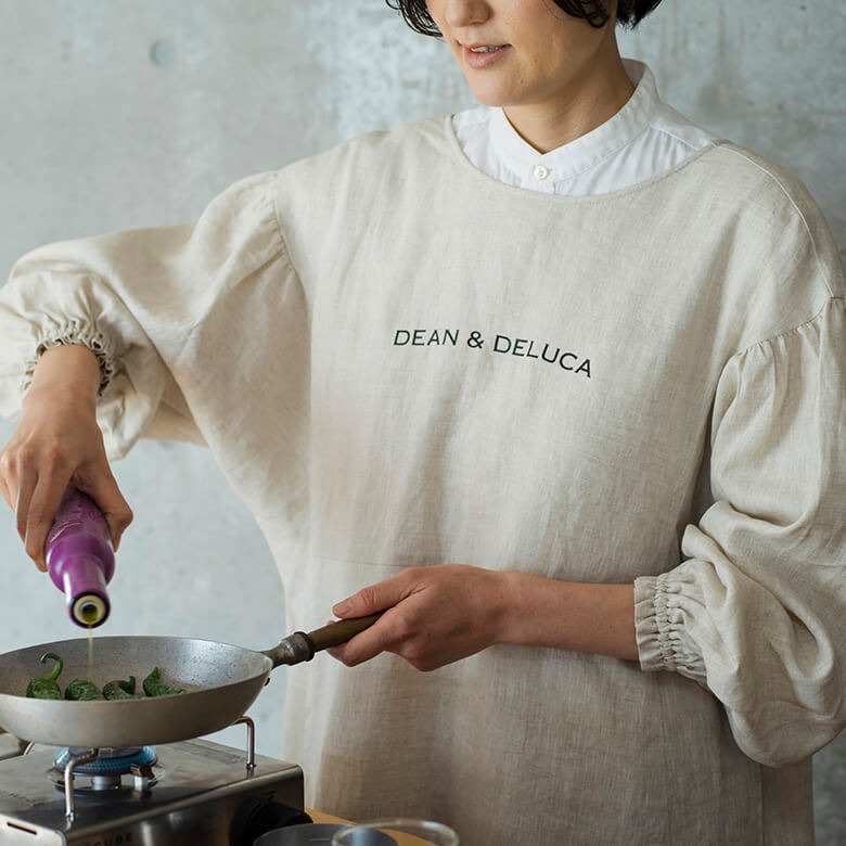 DEAN＆DELUCA×BEAMS COUTURE 割烹着ドレス ブラック | DEAN & DELUCA