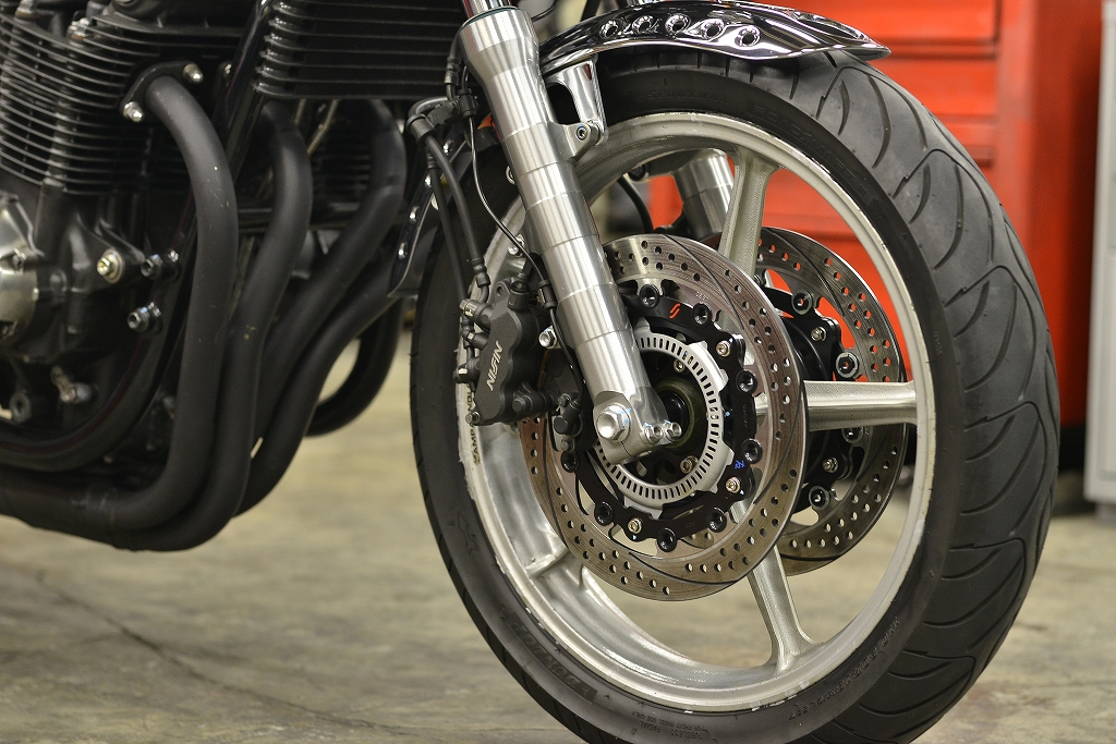 ③CB1100 SC65 カンパニョーロ／ダイマグホイールを装着しよう