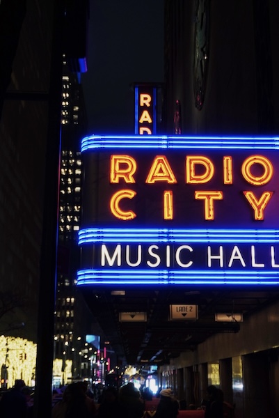 NYの冬の風物詩「クリスマス・スペクタキュラー」が100周年、今年の