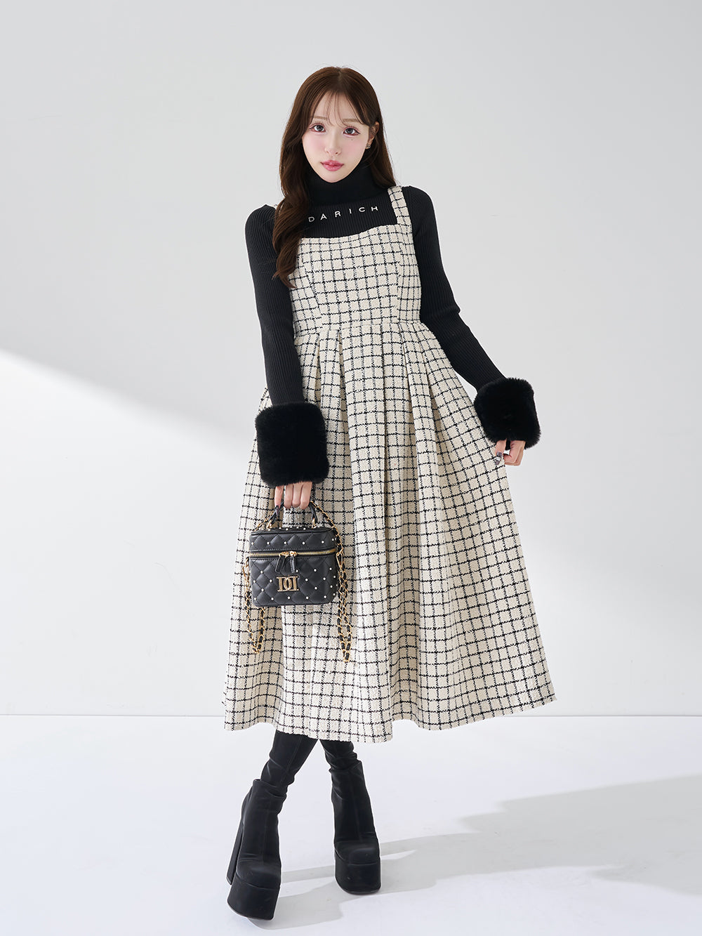 ゴールドパーツ】キルティングパールスクエアミニバッグ – Darich