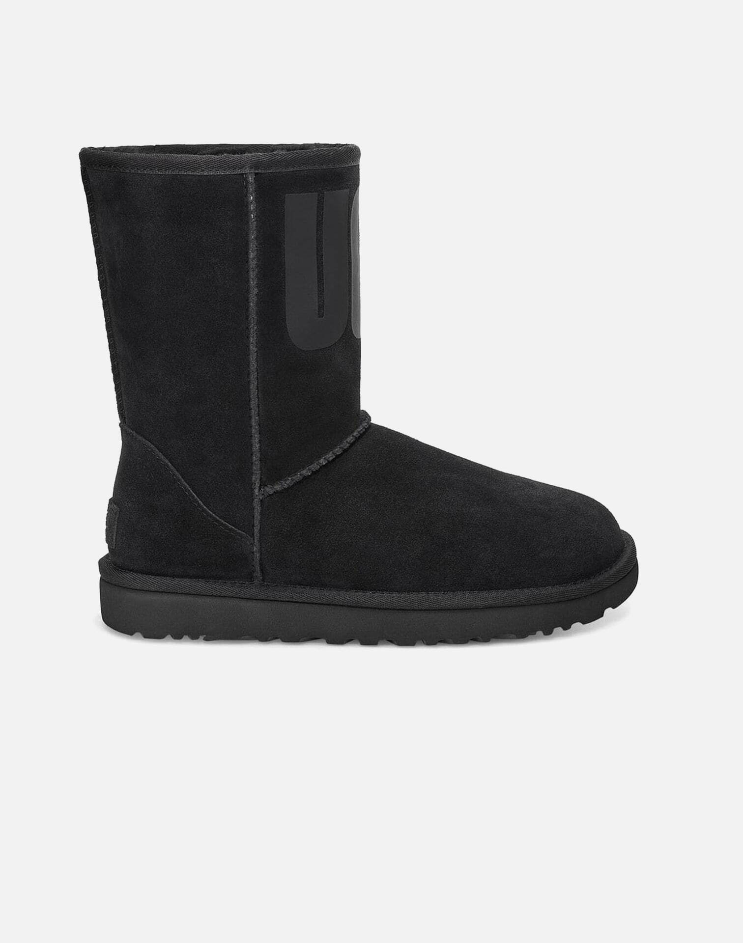 UGG CLASSIC SHORT UGG RUBBER LOGO BOOTS – DTLR