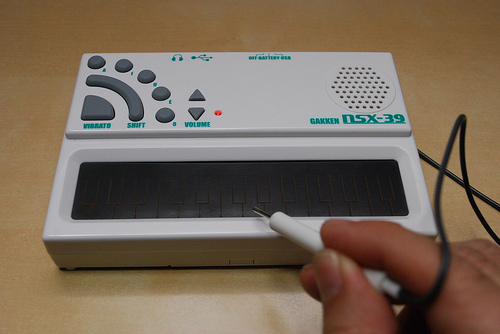 PCとのUSB接続で威力100倍、ポケット・ミクの実力を探る | DTMステーション