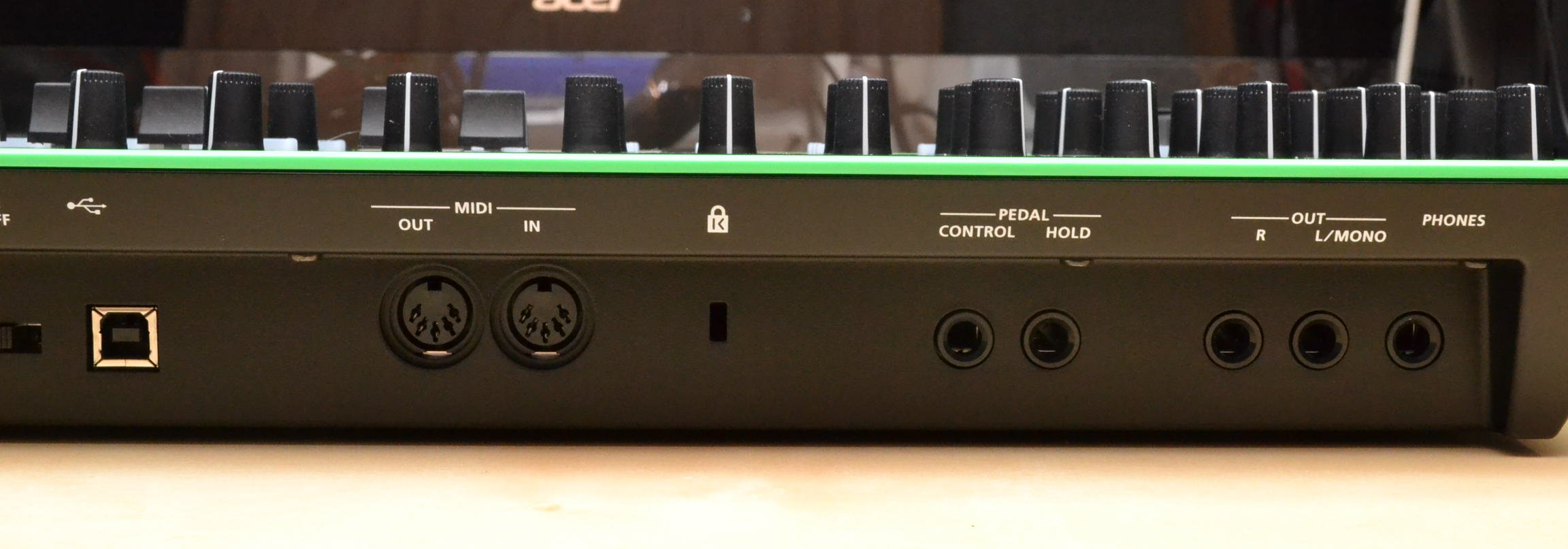 PLUG-OUT対応の新コンセプトシンセ、AIRA SYSTEM-1を触ってみた | DTM