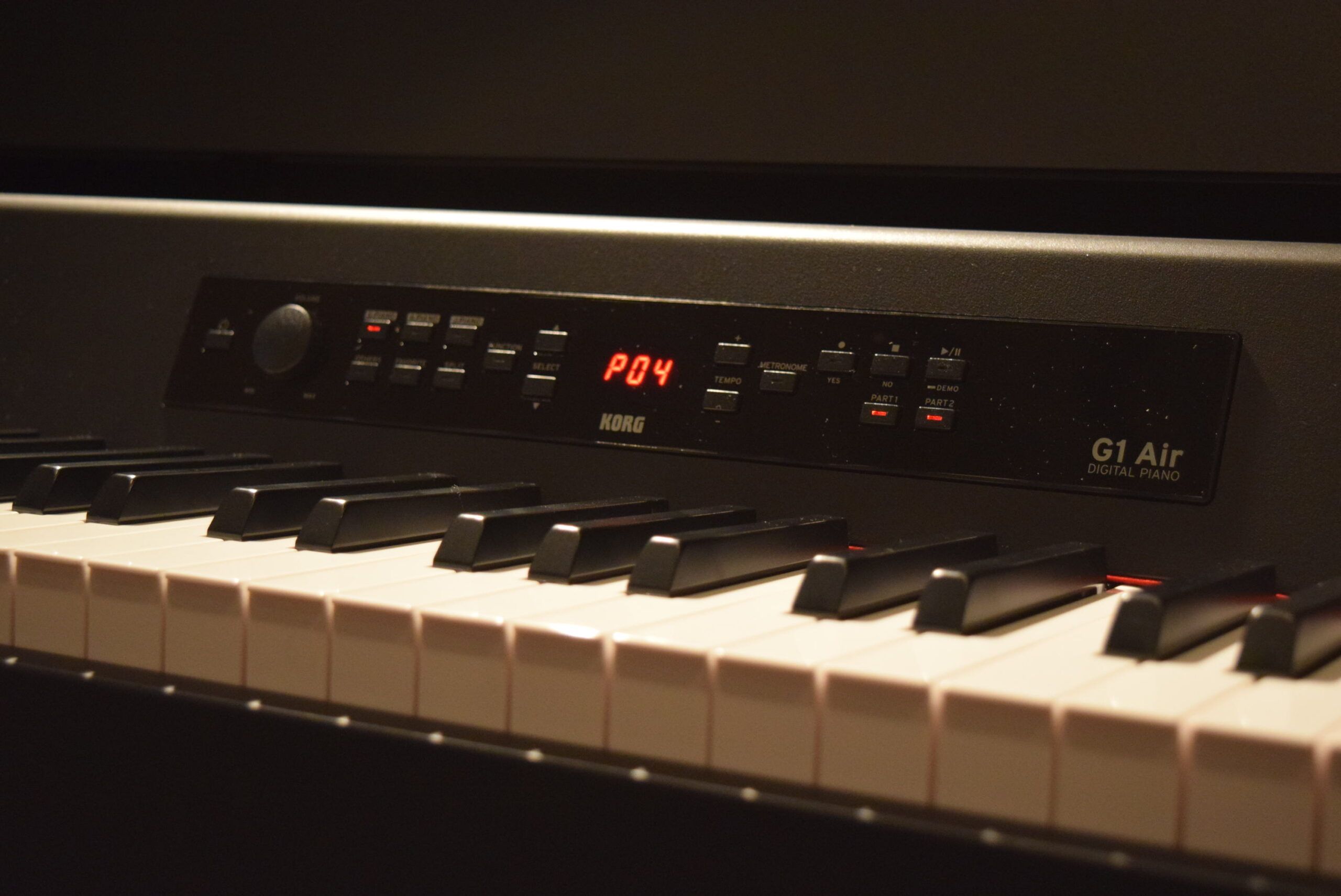 松井咲子さんをイメージキャラクタに採用した新製品、KORG G1 Airに