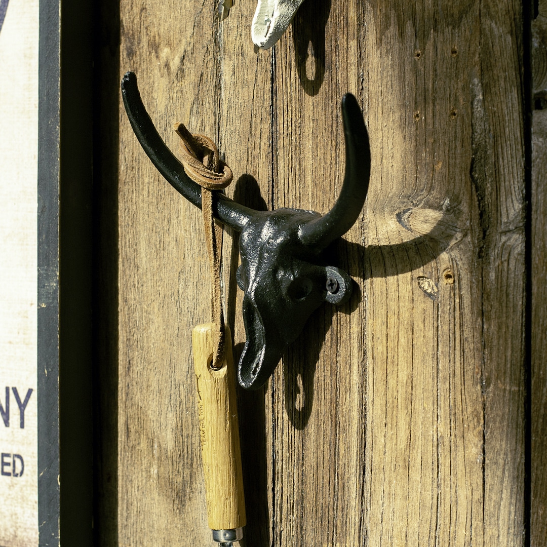 DULTON ONLINE SHOP | BULL SKULL HOOK A.BLACK(ANTIQUE BLACK