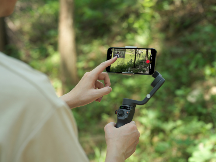 スマホ用スタビライザーの最新作DJI「OSMO MOBILE6」登場！ | ドローン