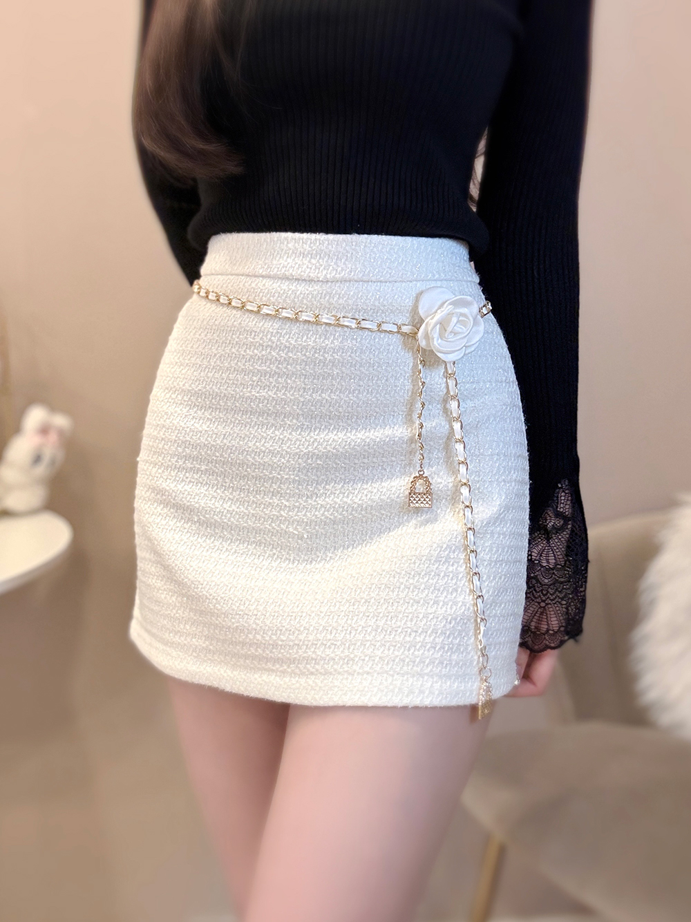 チェーンベルト&ブローチ付パンツ裏地ツイードミニスカート