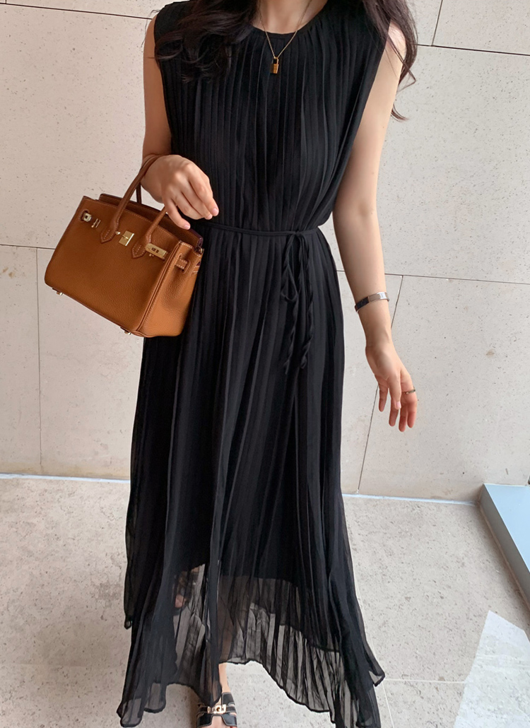 ストラップ付プリーツノースリーブワンピース | レディース