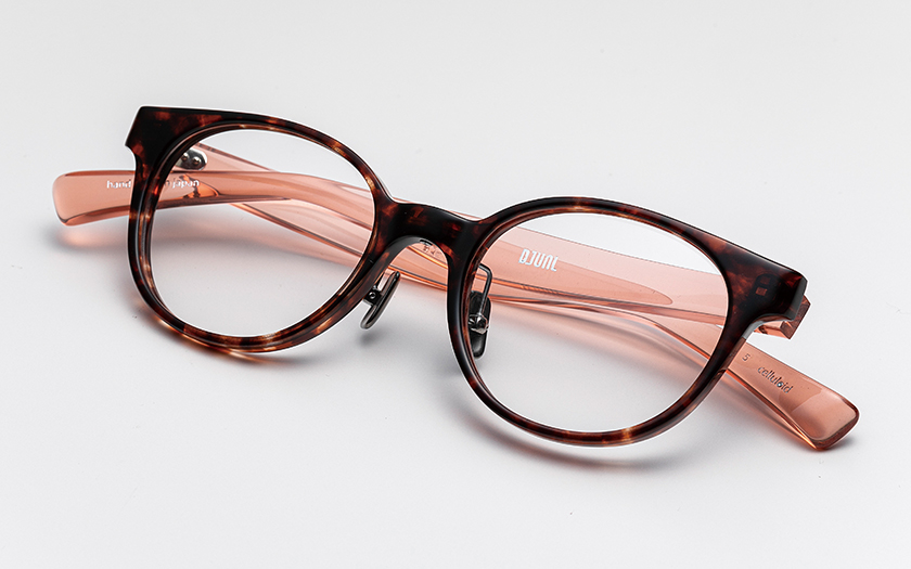 セルロイド製眼鏡の新たな可能性を追求する「デュアル」｜雑誌Begin