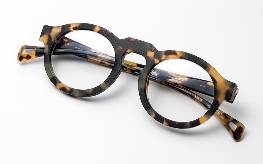 クラシックとモダンを兼ね備えた独自のフォルムの眼鏡「ジャック