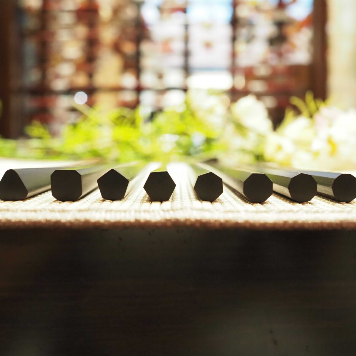 手に寄り添う心地よさ 小林守の多角箸｜箸長六本木｜日本最大級の箸の