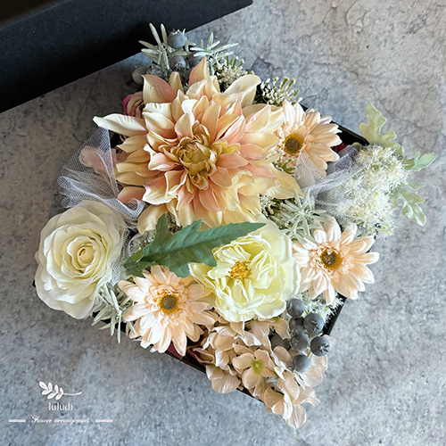 商品詳細：アーティフィシャルフラワーの花器付きブーケ｜emonya／ええ