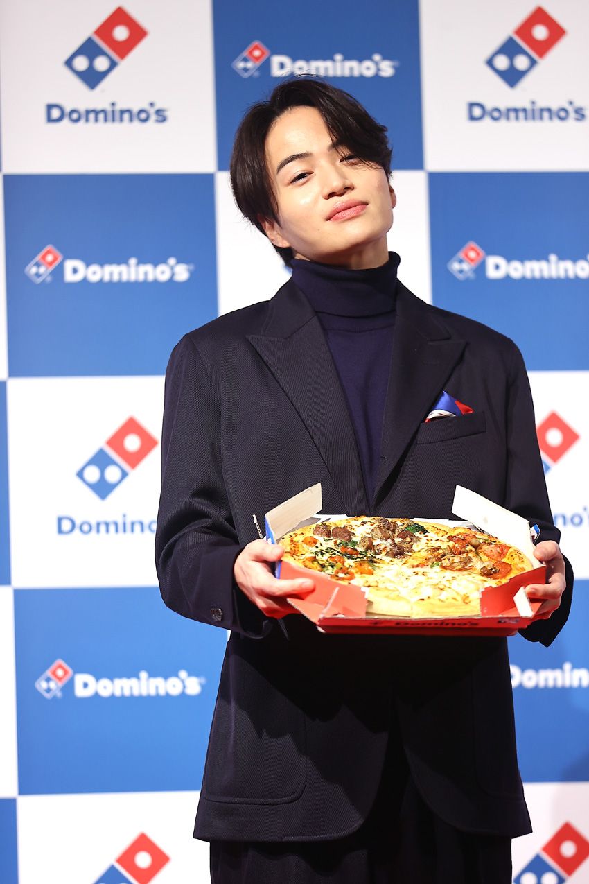 Domino's 世界のピザ ポスター 菊池風磨 菊池風磨、「家族や友達と