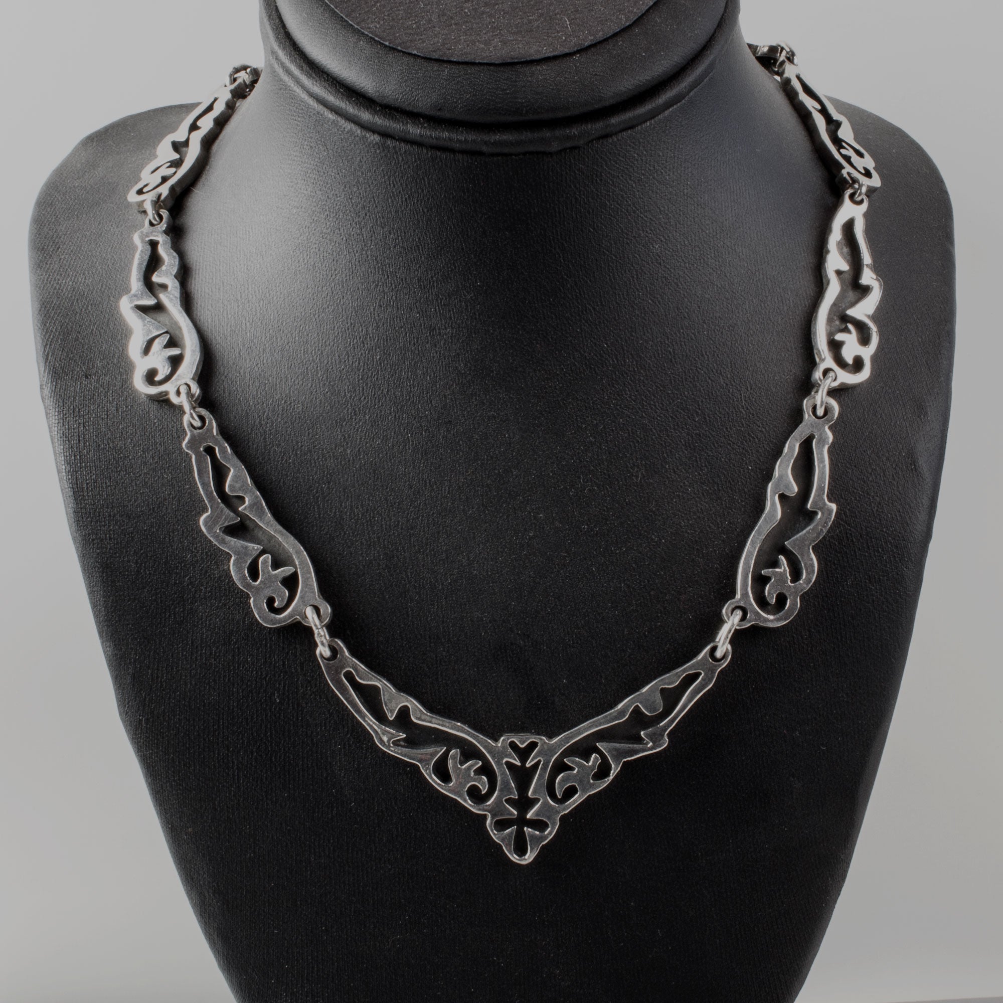 Taxco Sterling Silver Link Necklace, Mexico, 1940s. nlvs748