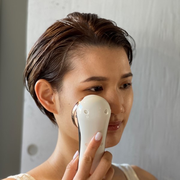 ヘッドスパ美顔器「Esthead(エステッド)」ラッピング付|美顔器・原液