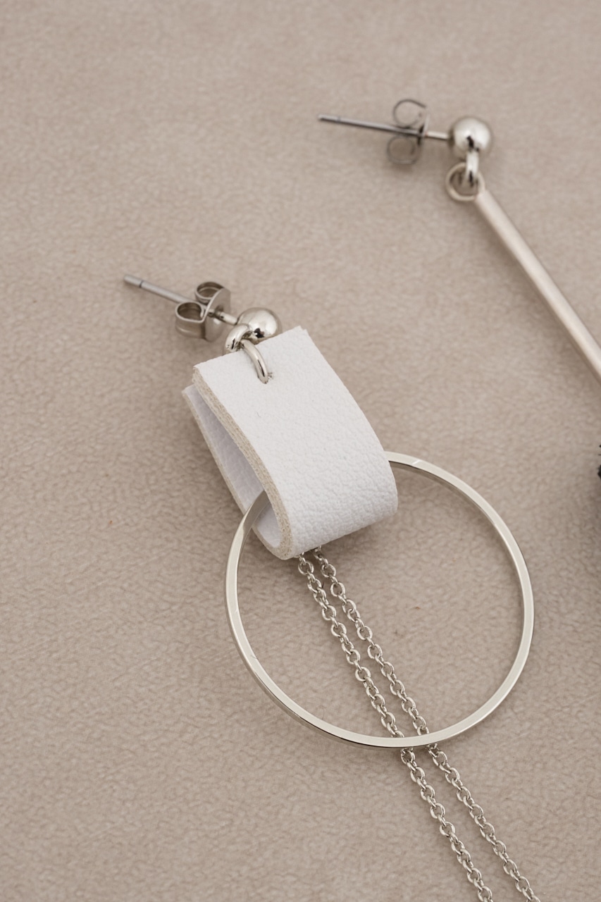 AZUL BY MOUSSY | フェイクレザーバイカラーアシンメトリーピアス