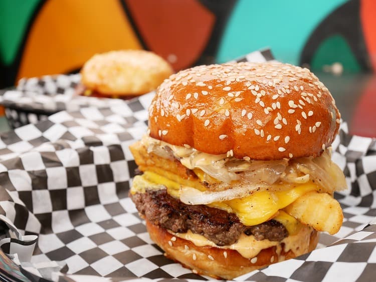 アメリカ人気NO1の食べ物から目が離せない！ロスの最新ハンバーガー