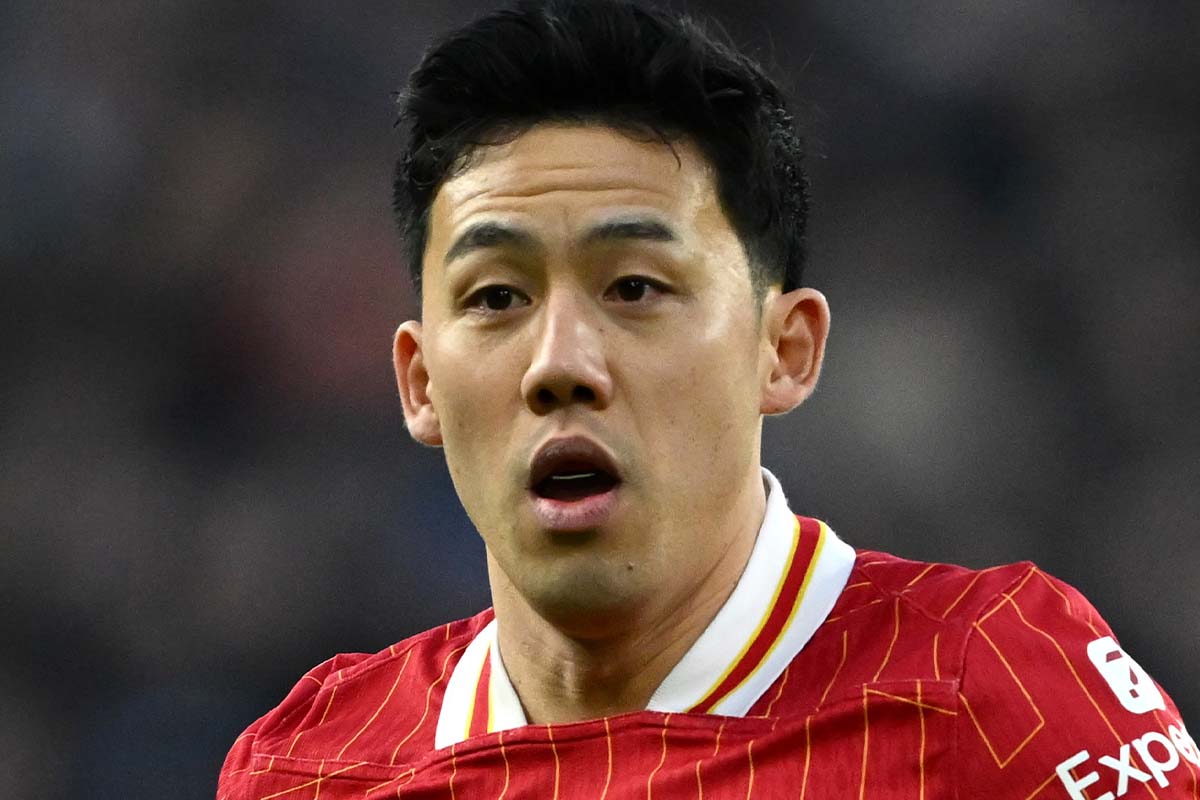 リバプールMF遠藤航が新ユニフォームを着用した姿を披露！プレシーズン