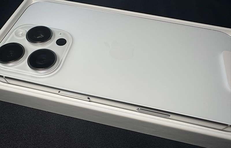 iPhone 16 Pro 到着からの開封。今回わたしが選んだカラーはホワイト