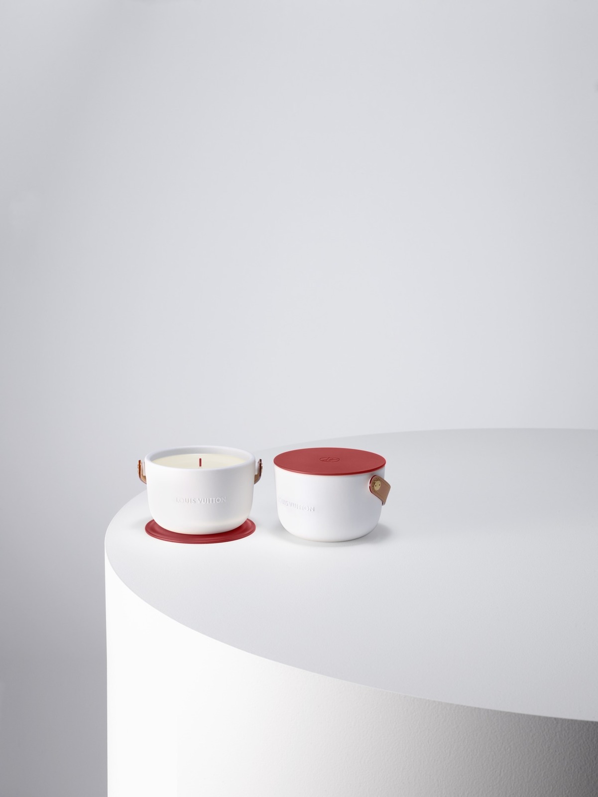 ルイ・ヴィトン×(RED)の新作パフュームド キャンドル、ピオニー