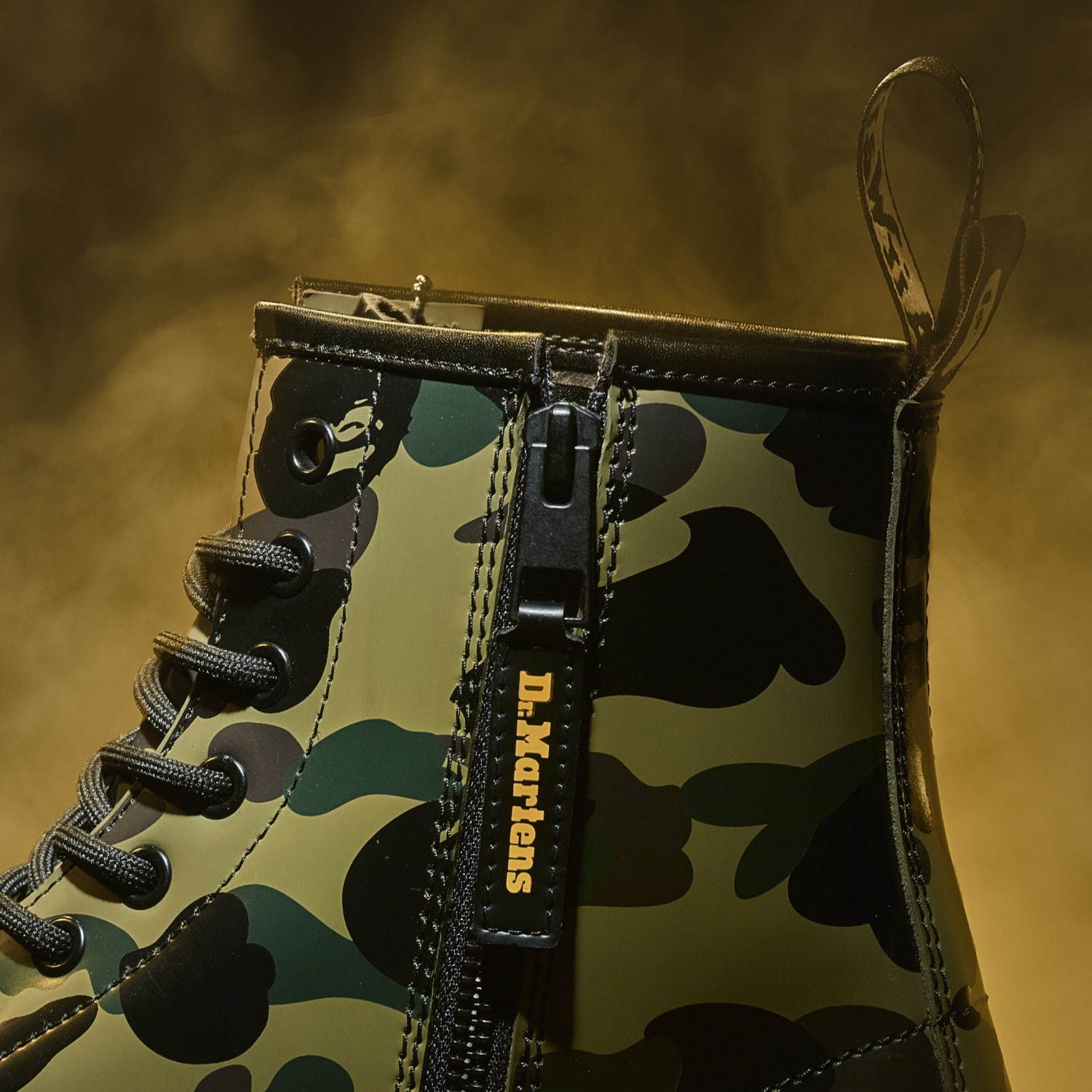 ドクターマーチン×ア ベイシング エイプの8ホールブーツ限定発売、カモ