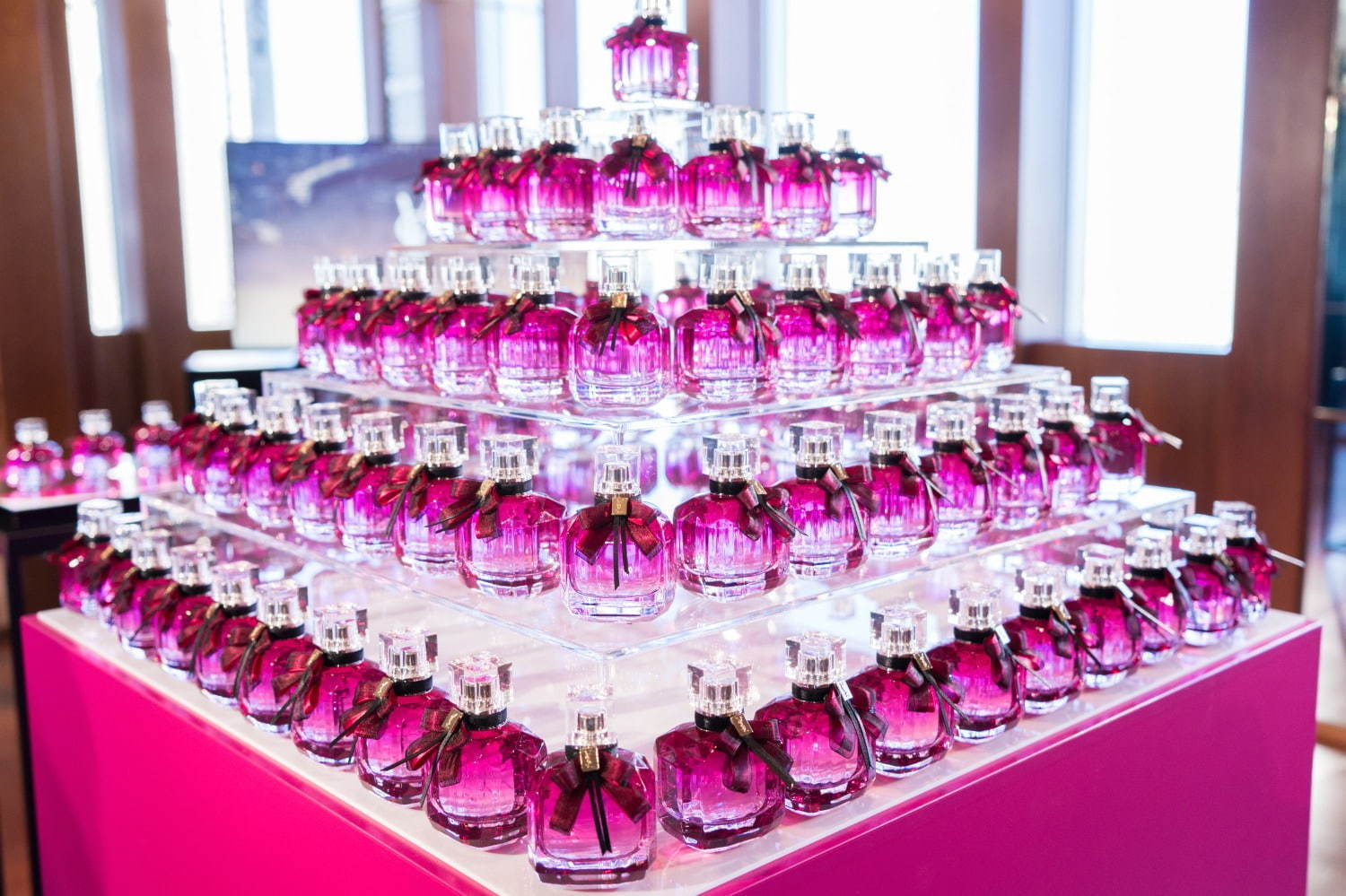 イヴ・サンローラン、モン パリ史上“最高峰”香水「アンタンス」甘く