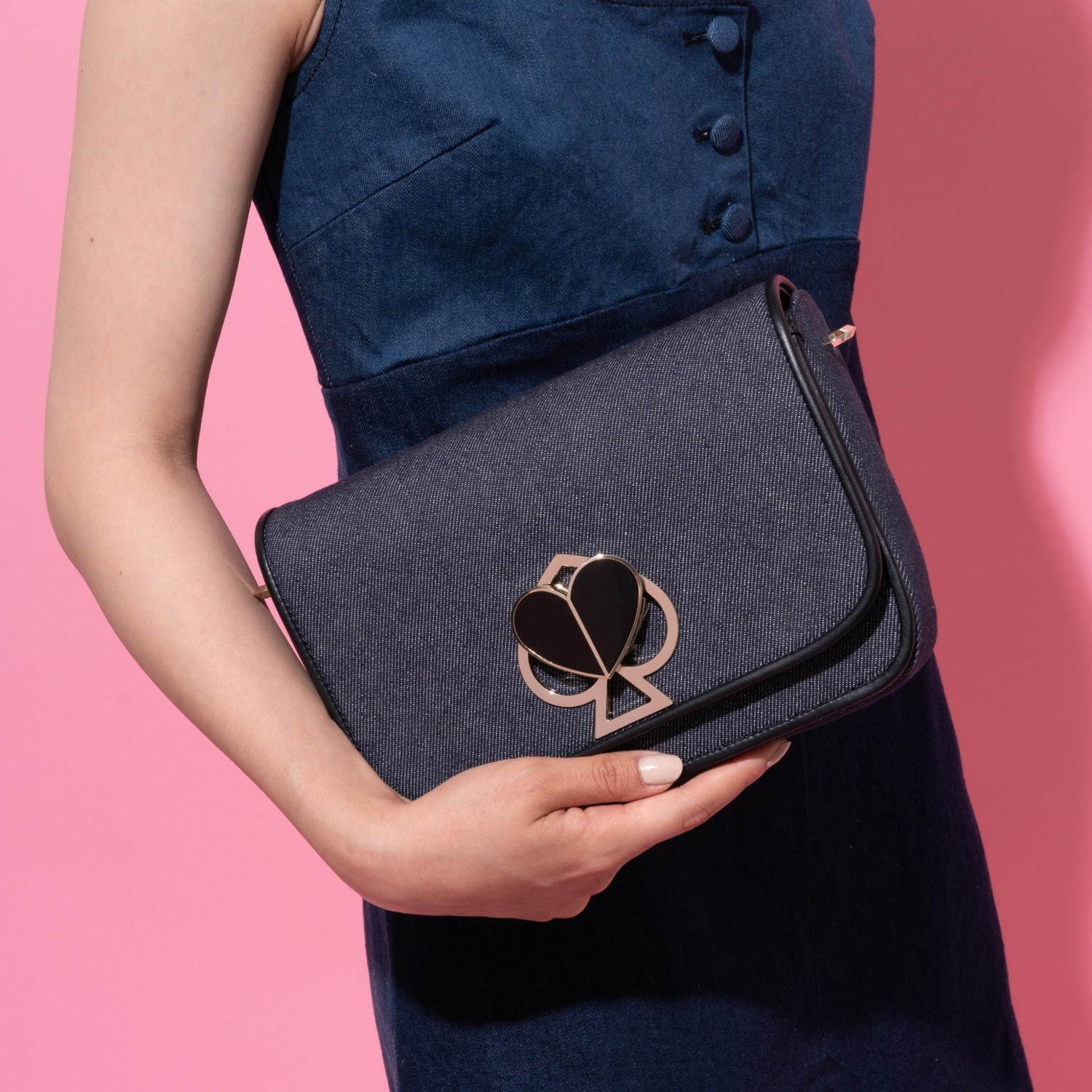 ケイト・スペード初の日本限定バッグ「ニコラ デニム」スペードから