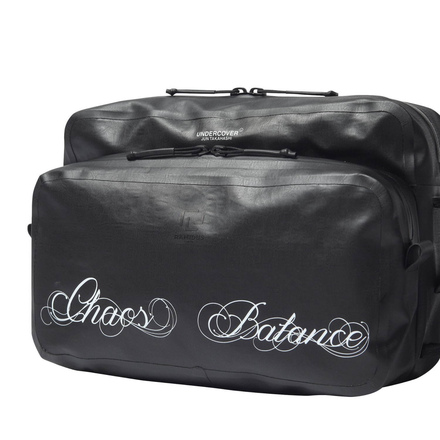 アンダーカバー×ラミダスのバッグ、グラフィックプリントを配した黒