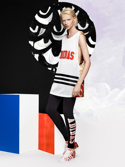 アディダス オリジナルスとリタ・オラがコラボ、龍と煙がモチーフの2