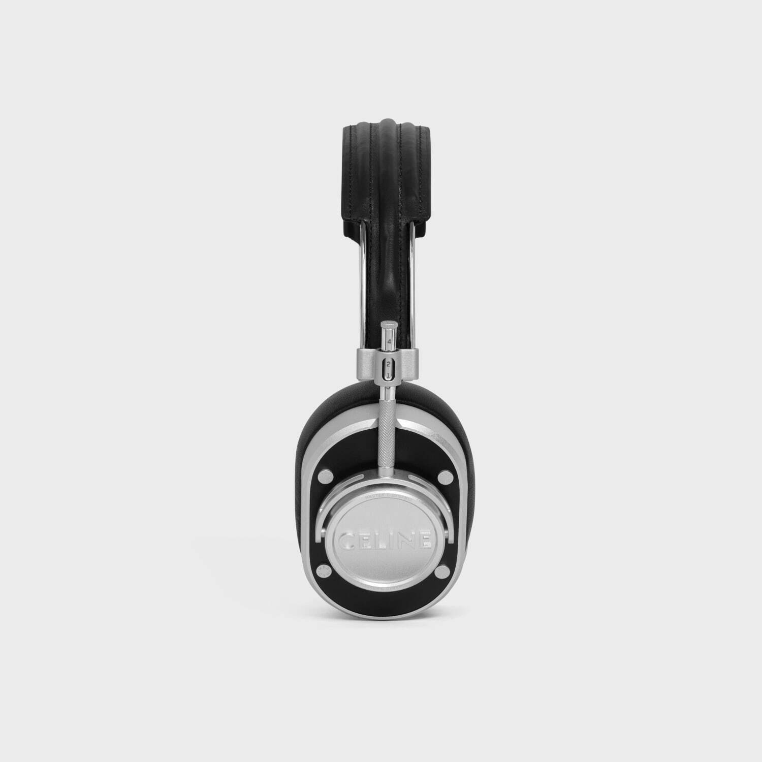セリーヌ×マスター アンド ダイナミックのワイヤレスヘッドフォン