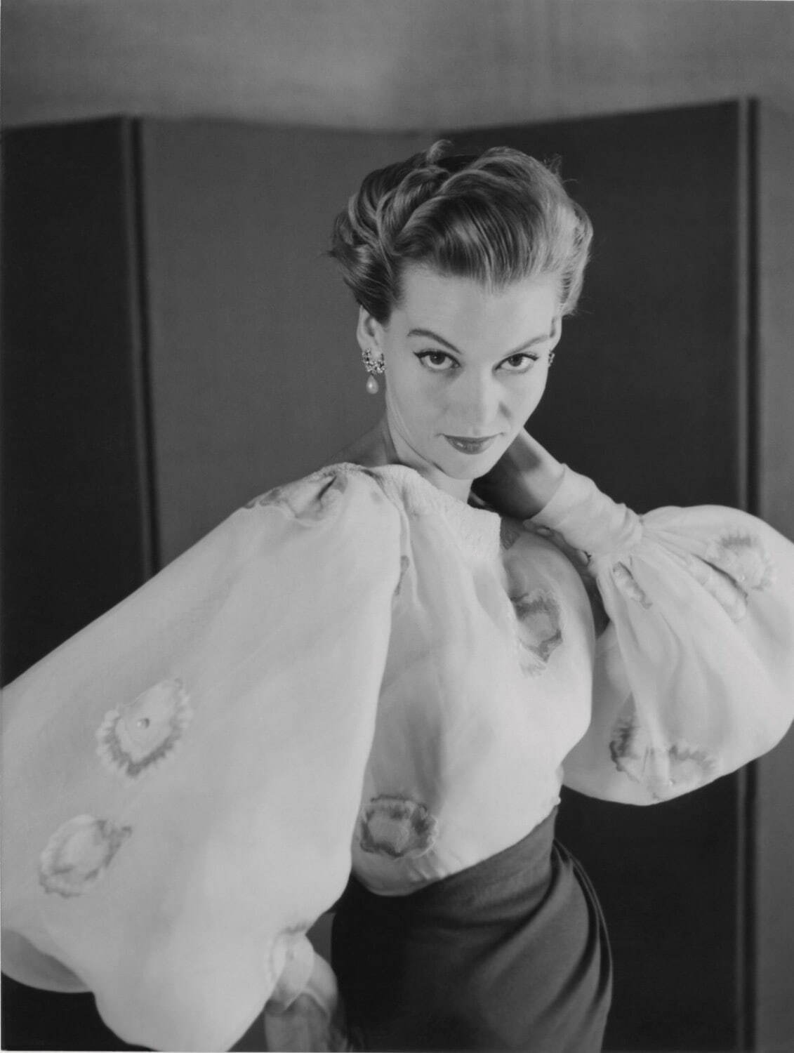 ジバンシィの歴史をたどる初のモノグラフ『ジバンシィ キャット