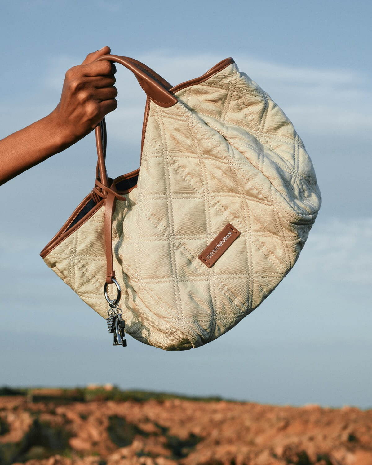 エンポリオ アルマーニのウィメンズバッグ、バスケットタイプ＆“爽やか