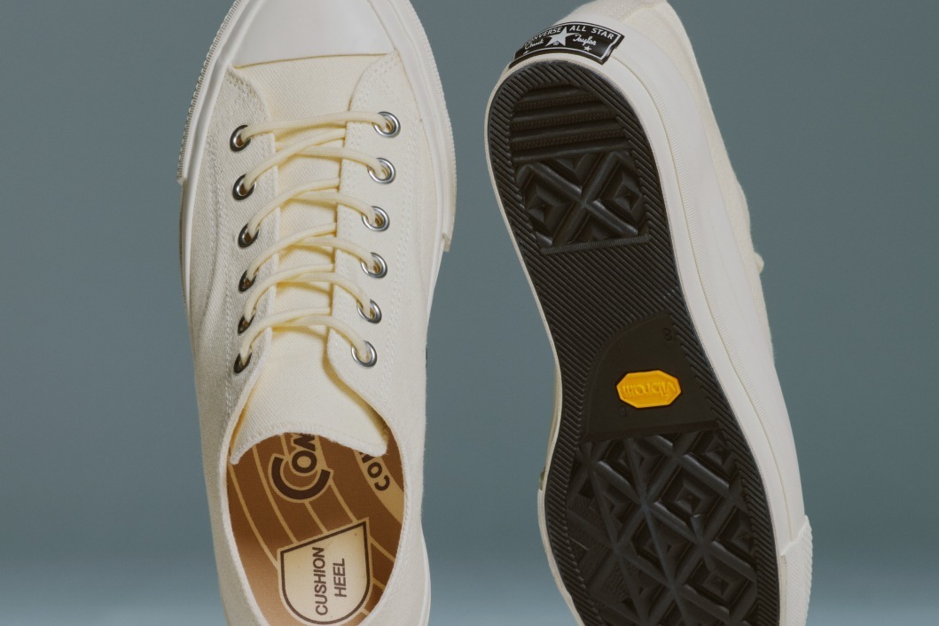 コンバースの「チャックテイラー」“クリーンなオフホワイト”スニーカー