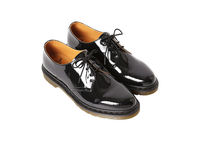 ドクターマーチン×ビームス、別注シューズ登場 - 3ホールのステッチを