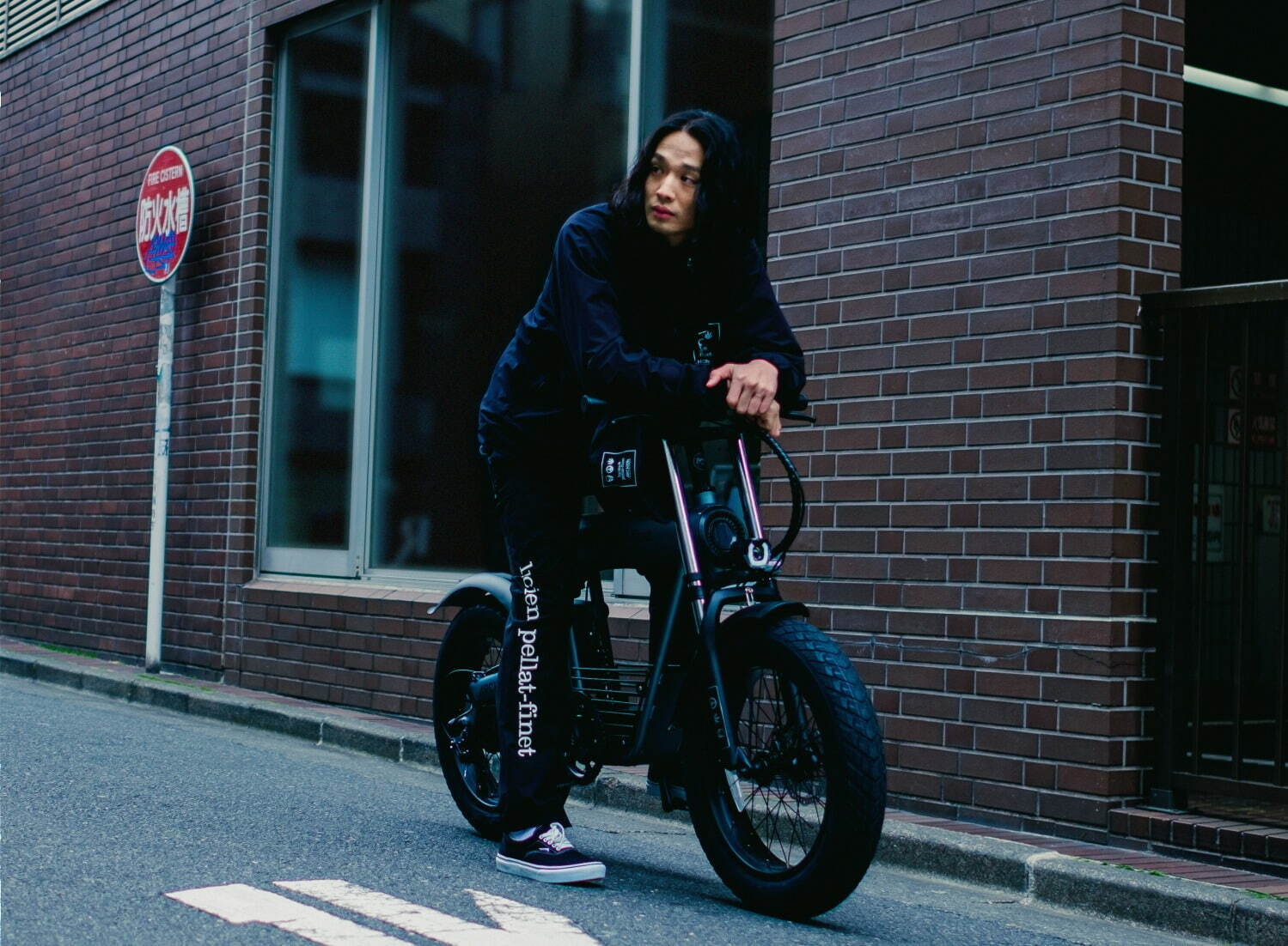 ルシアン ペラフィネ スカルデザインアート作品（黒フレーム