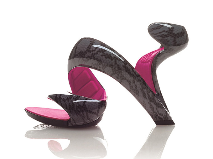 シューズ界の革命「モヒート」 - ジュリアン・ヘイクスの”底のない靴