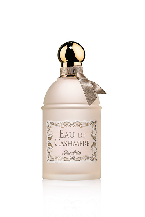 ゲランが贈る、ワードローブのためのフレグランス「オー デ カシミア