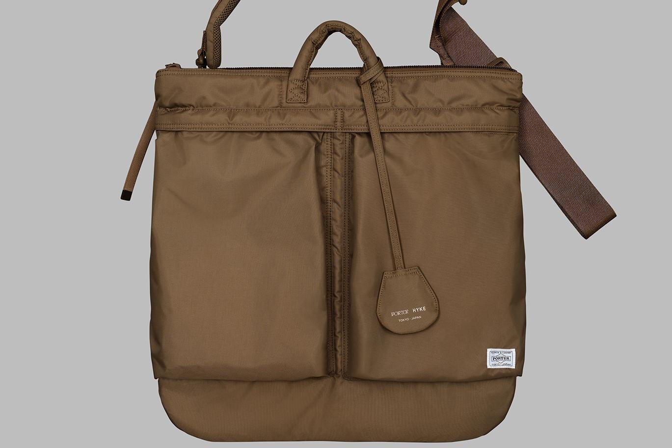 コム デ ギャルソン・オム ドゥ×ポータークラシック、ストラップに