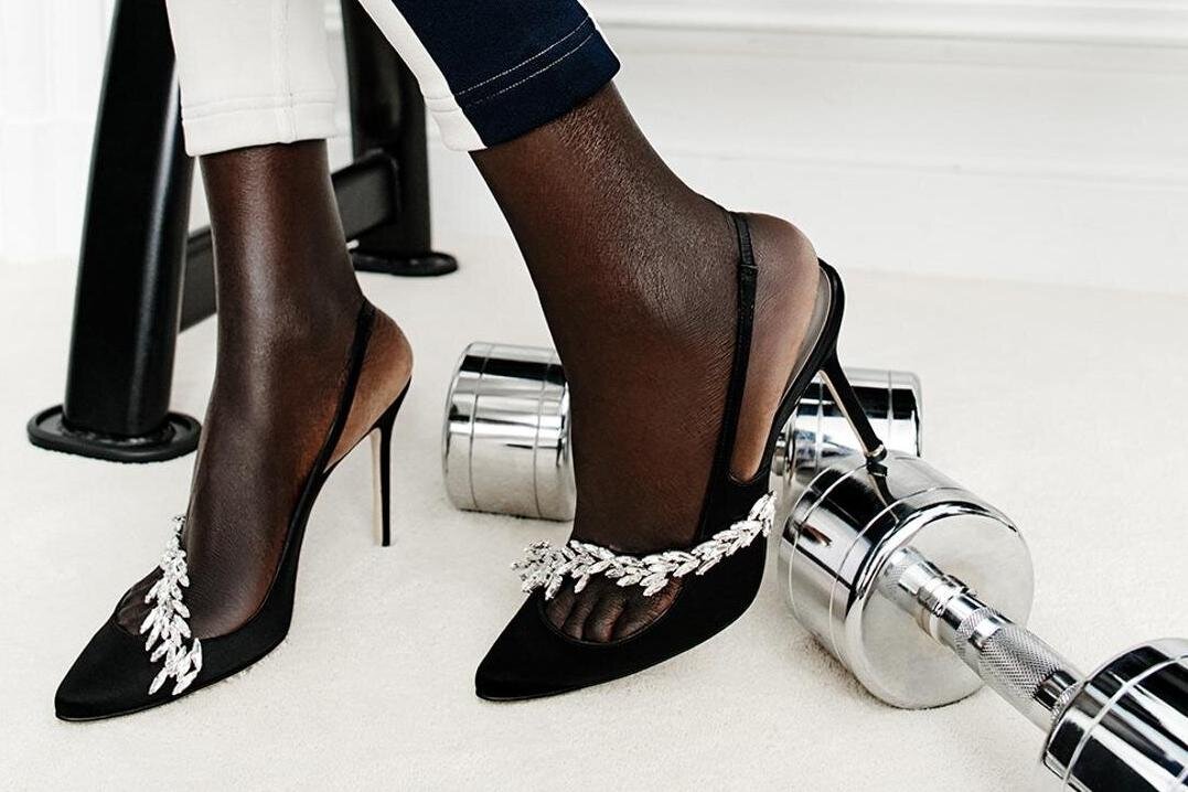 バレンシアガの超厚底ミュール「テクノクロッグ」煌めくラインストーン