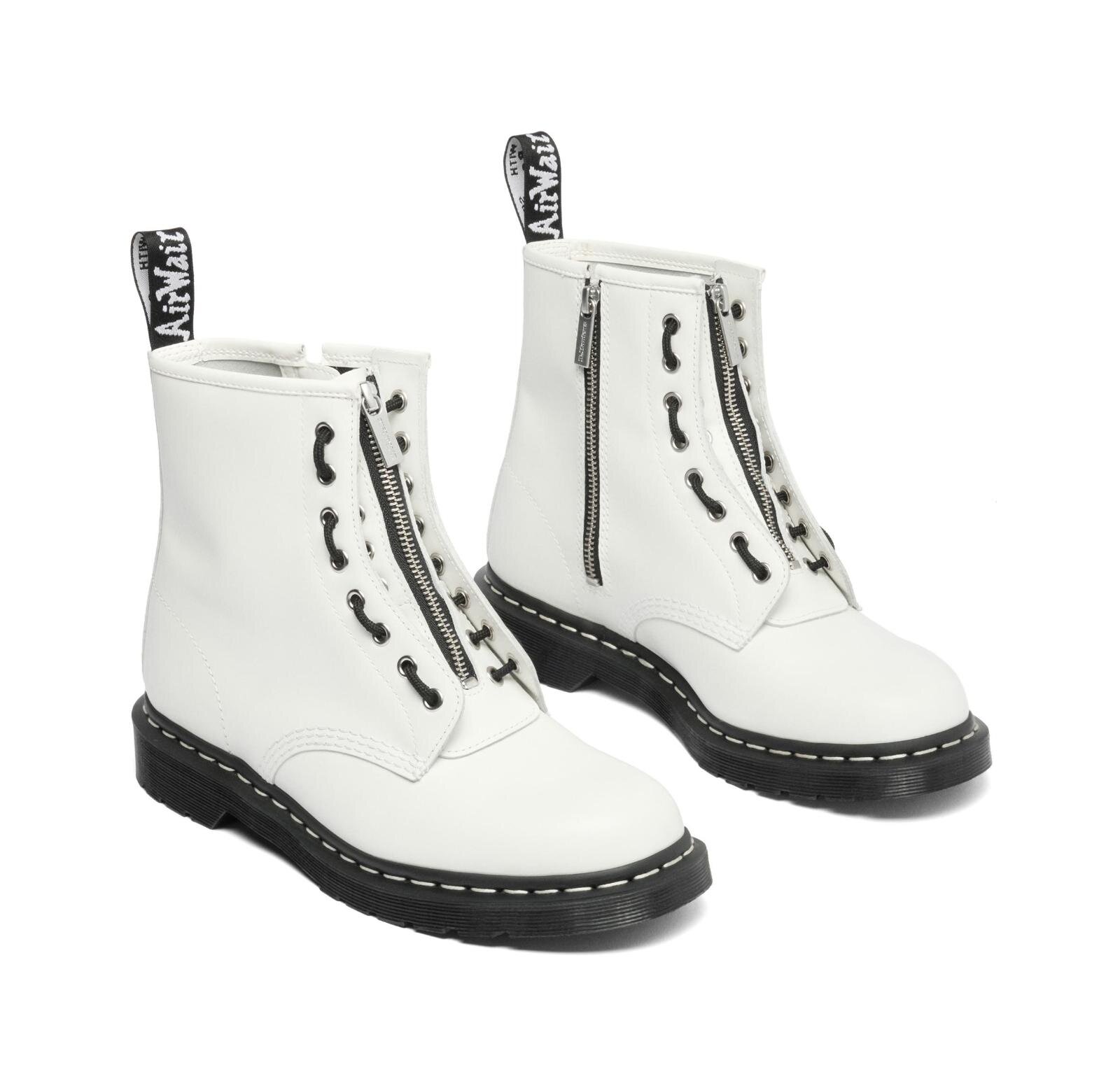 ドクターマーチン“ダブルステッチ”の厚底ブーツやローファー、ホワイト